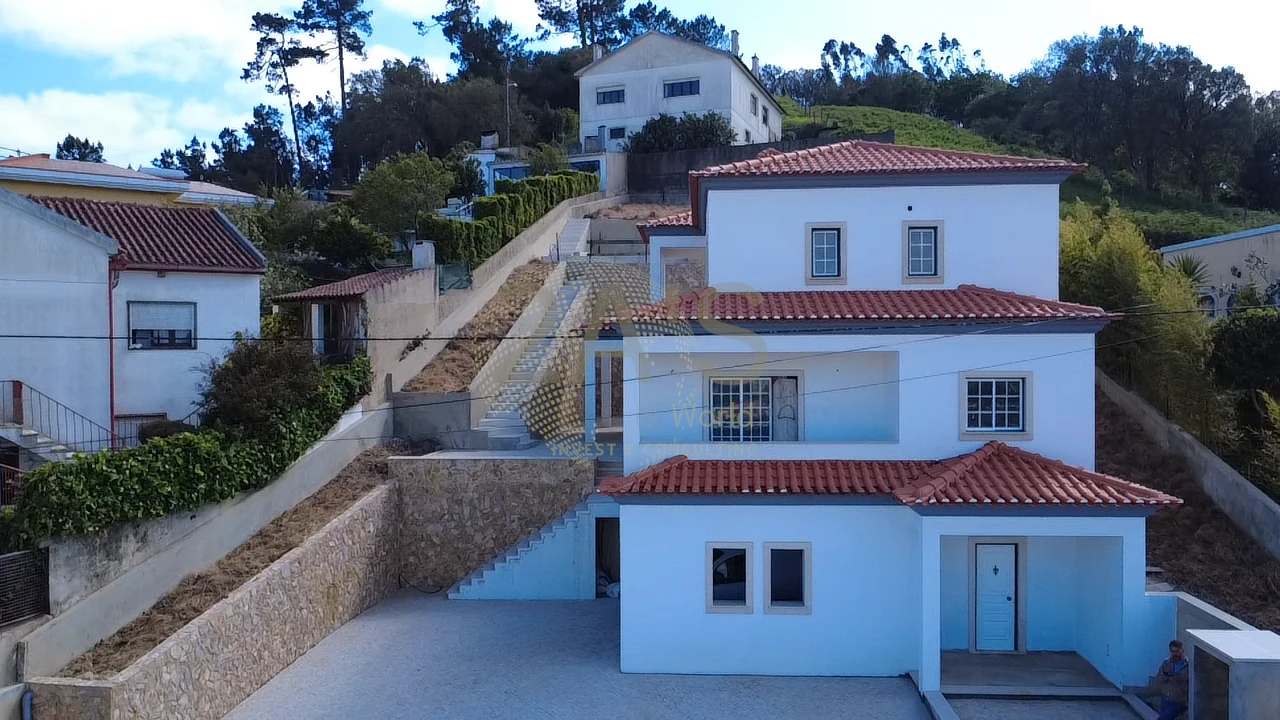 Moradia T3 para Venda em Venda do Pinheiro e Santo Estêvão das Galés Foto 1