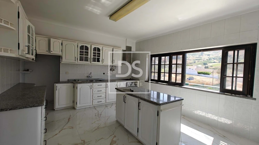 Moradia T4 para Venda em Maxial e Monte Redondo