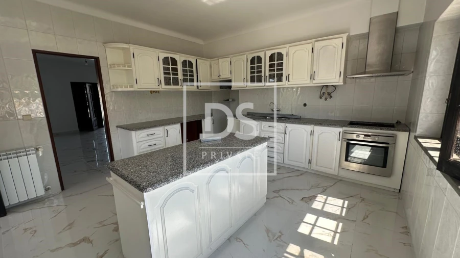 Moradia T4 para Venda em Maxial e Monte Redondo Foto 2