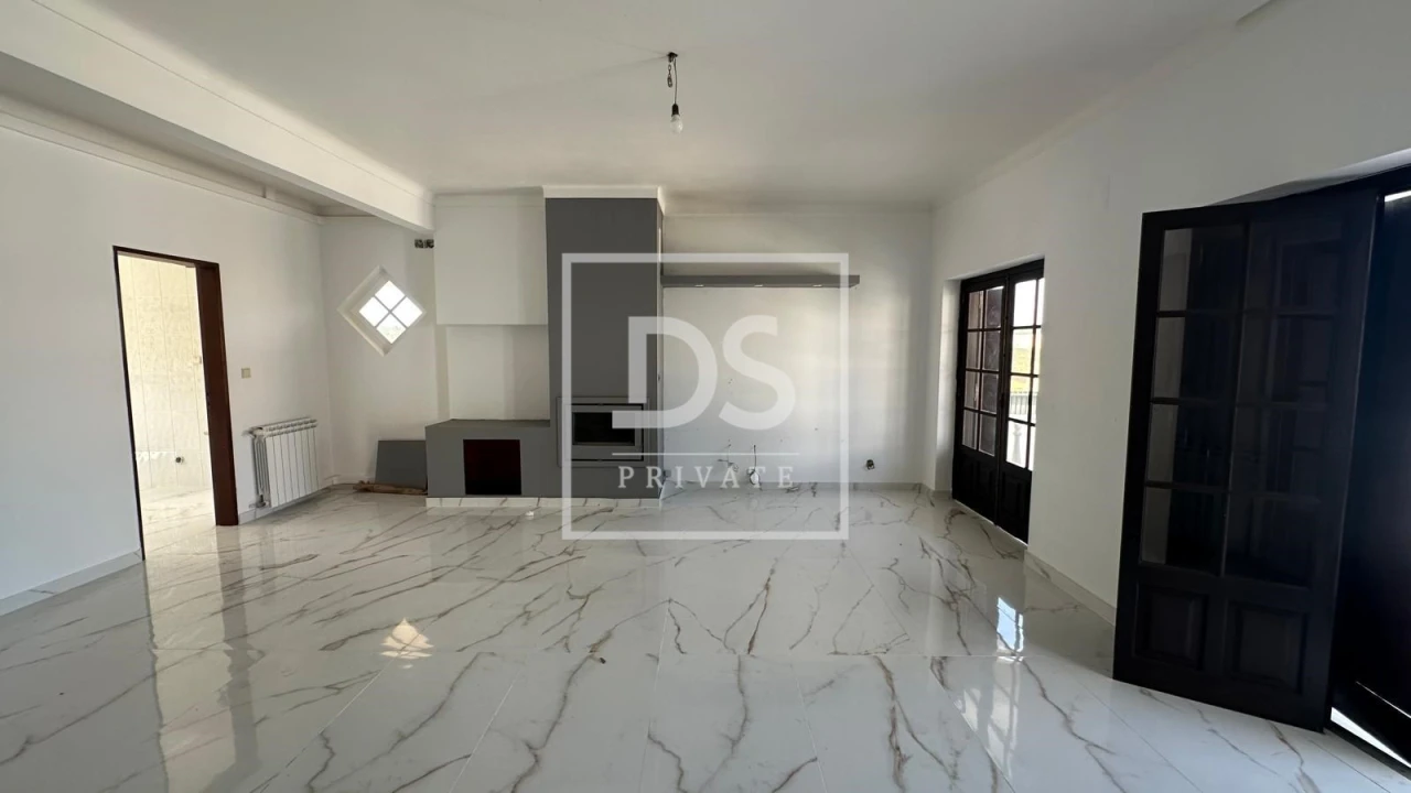 Moradia T4 para Venda em Maxial e Monte Redondo Foto 4