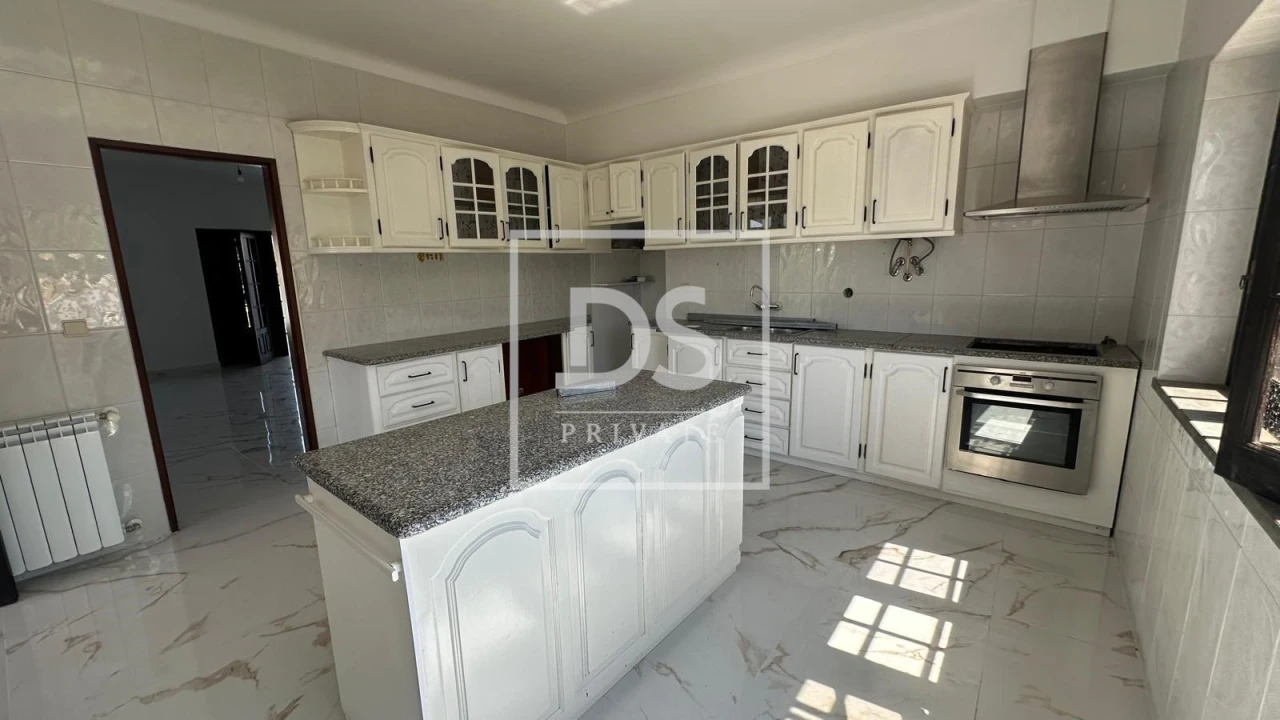 Moradia T4 para Venda em Maxial e Monte Redondo Foto 2