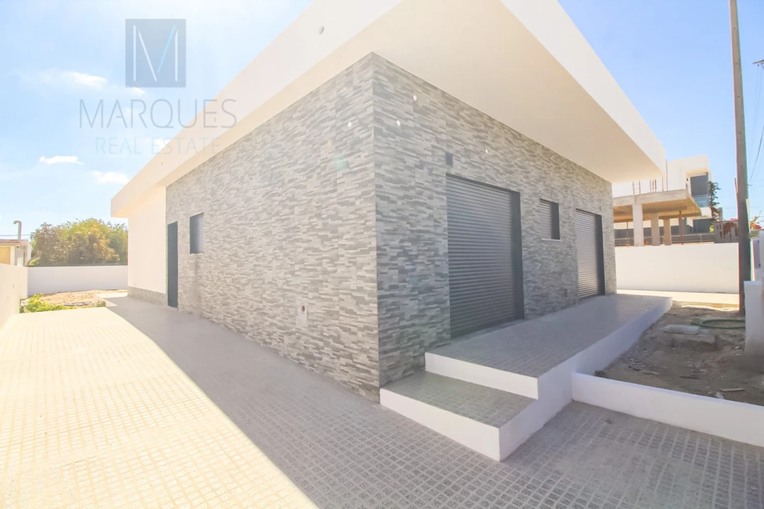 Moradia T4 para Venda em Fernao Ferro Foto 2