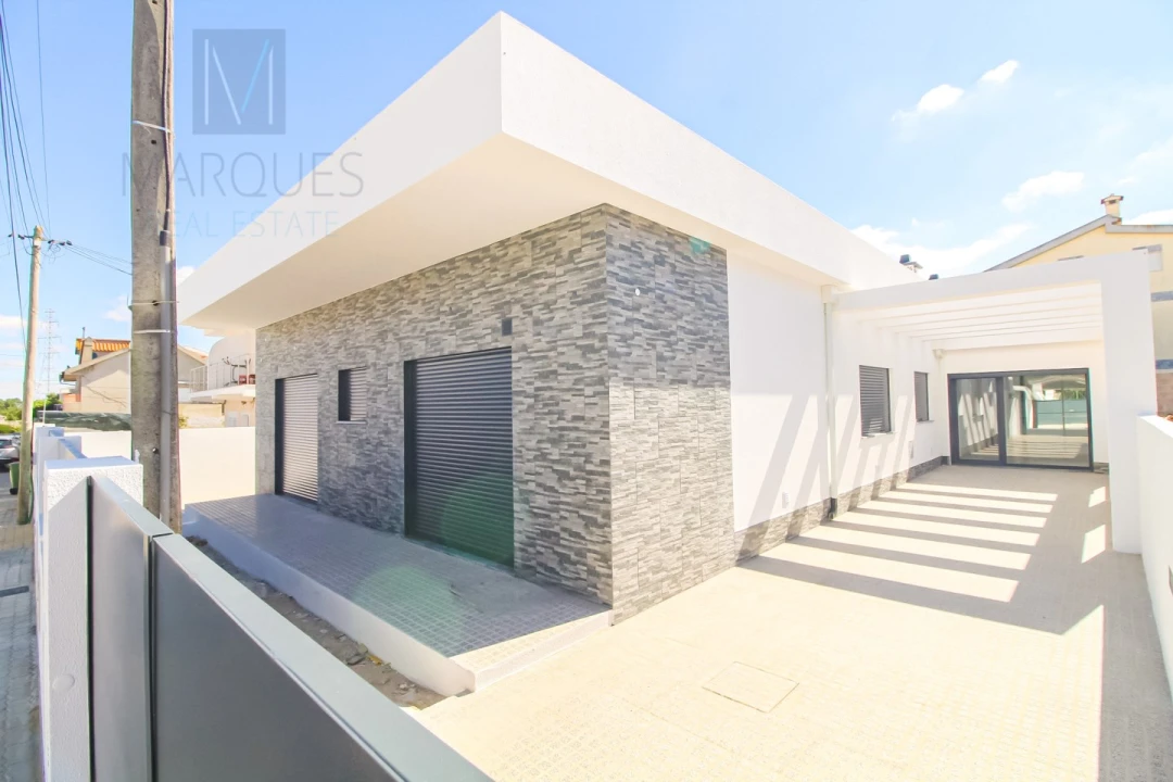 Moradia T4 para Venda em Fernao Ferro Foto 3