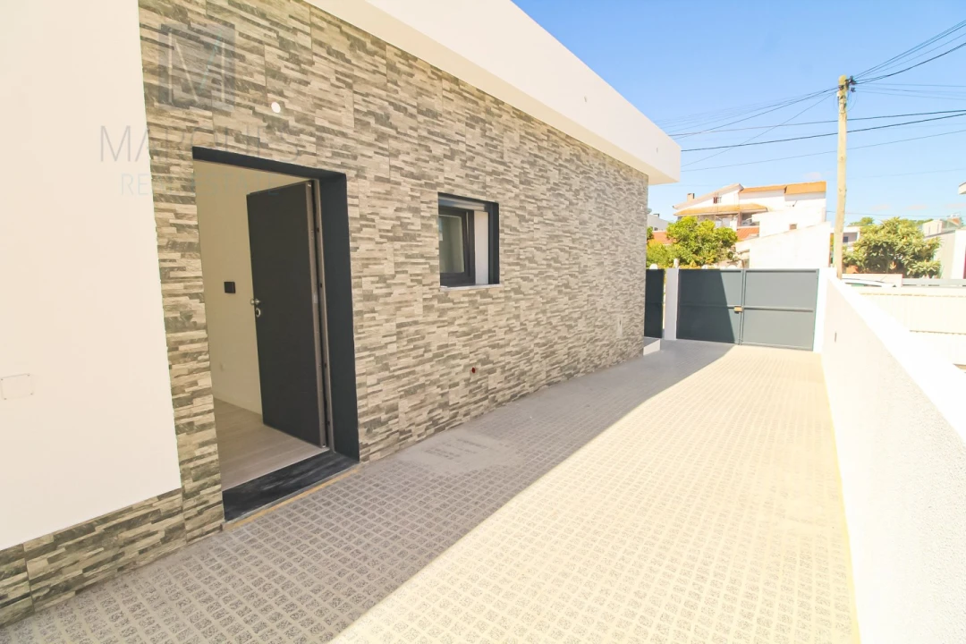 Moradia T4 para Venda em Fernao Ferro Foto 4