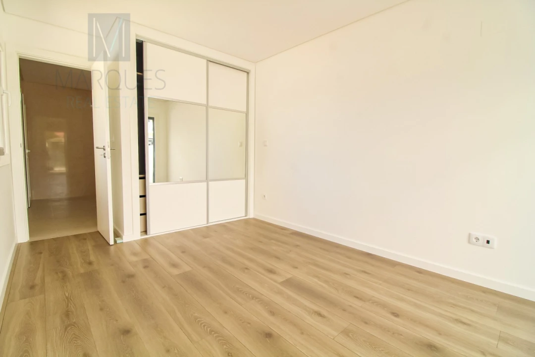 Moradia T4 para Venda em Fernao Ferro Foto 10