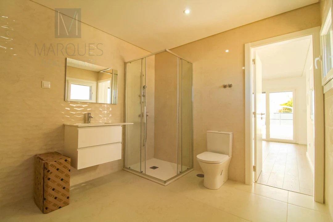 Moradia T4 para Venda em Fernao Ferro Foto 11