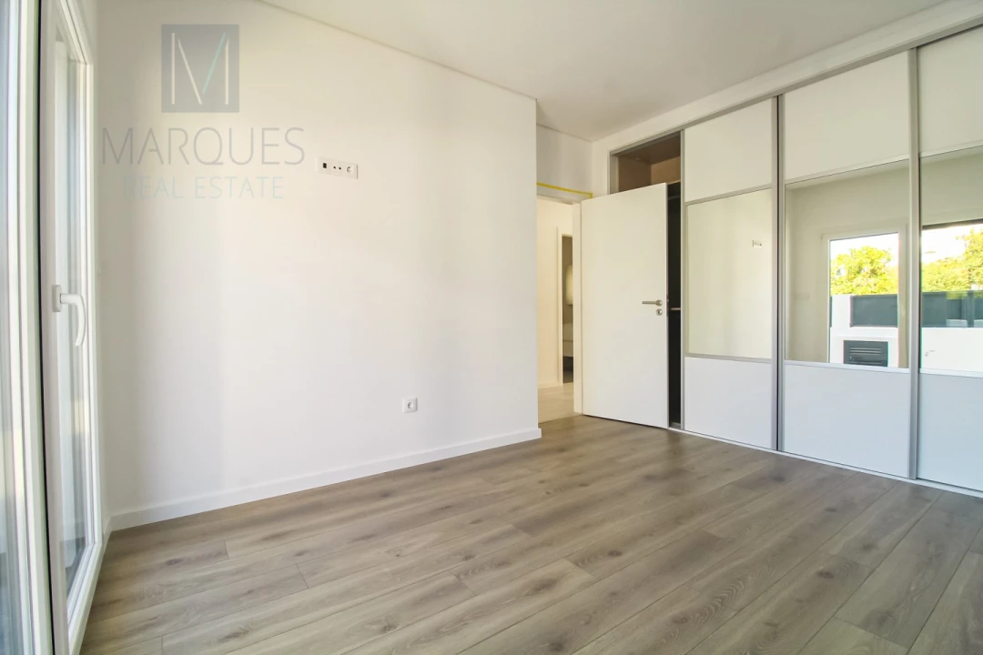 Moradia T4 para Venda em Fernao Ferro Foto 19