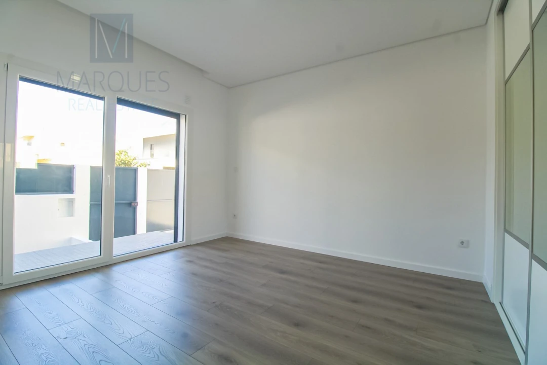 Moradia T4 para Venda em Fernao Ferro Foto 22