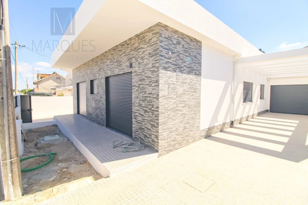 Moradia T4 para Venda em Fernao Ferro Foto 24