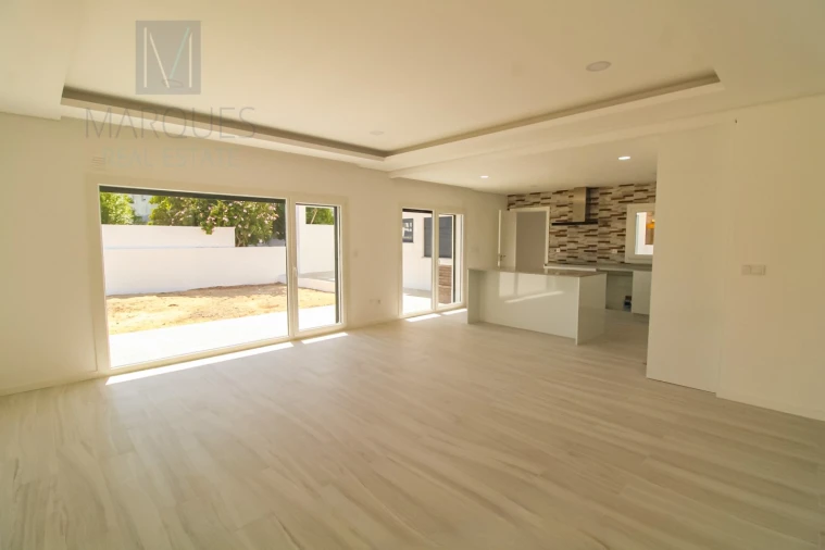 Moradia T4 para Venda em Fernao Ferro Foto 6