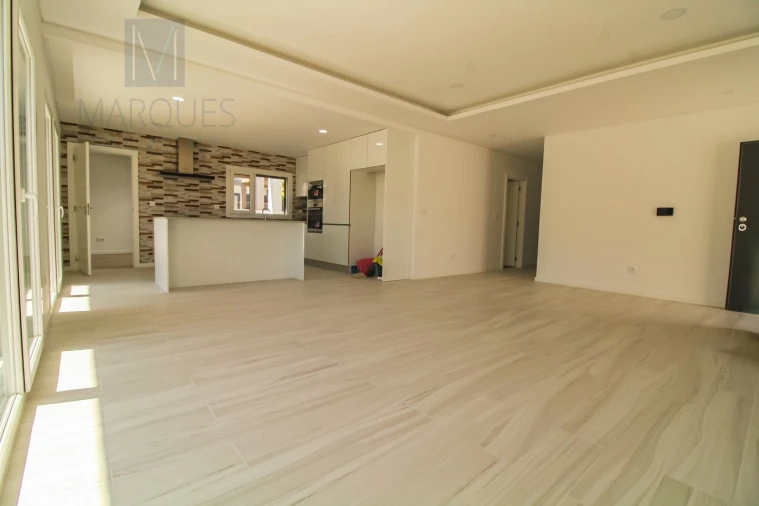 Moradia T4 para Venda em Fernao Ferro Foto 7