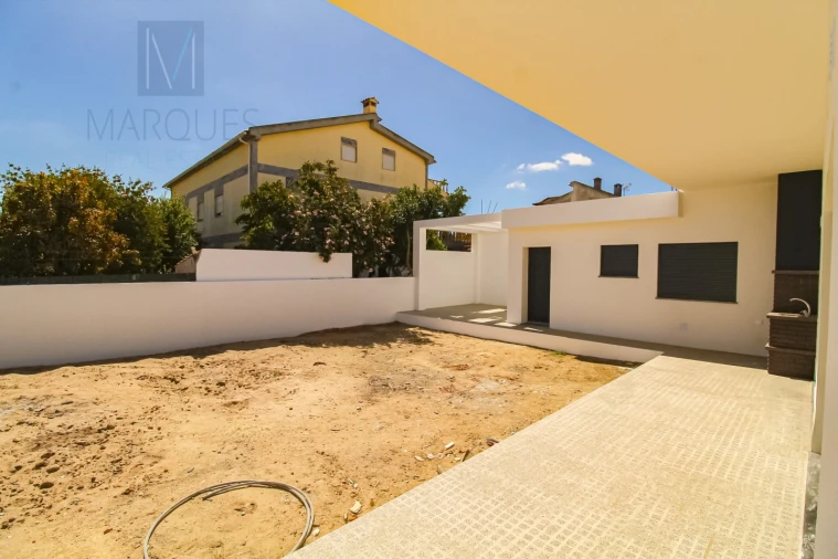 Moradia T4 para Venda em Fernao Ferro Foto 14