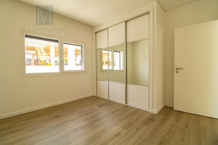 Moradia T4 para Venda em Fernao Ferro Foto 17