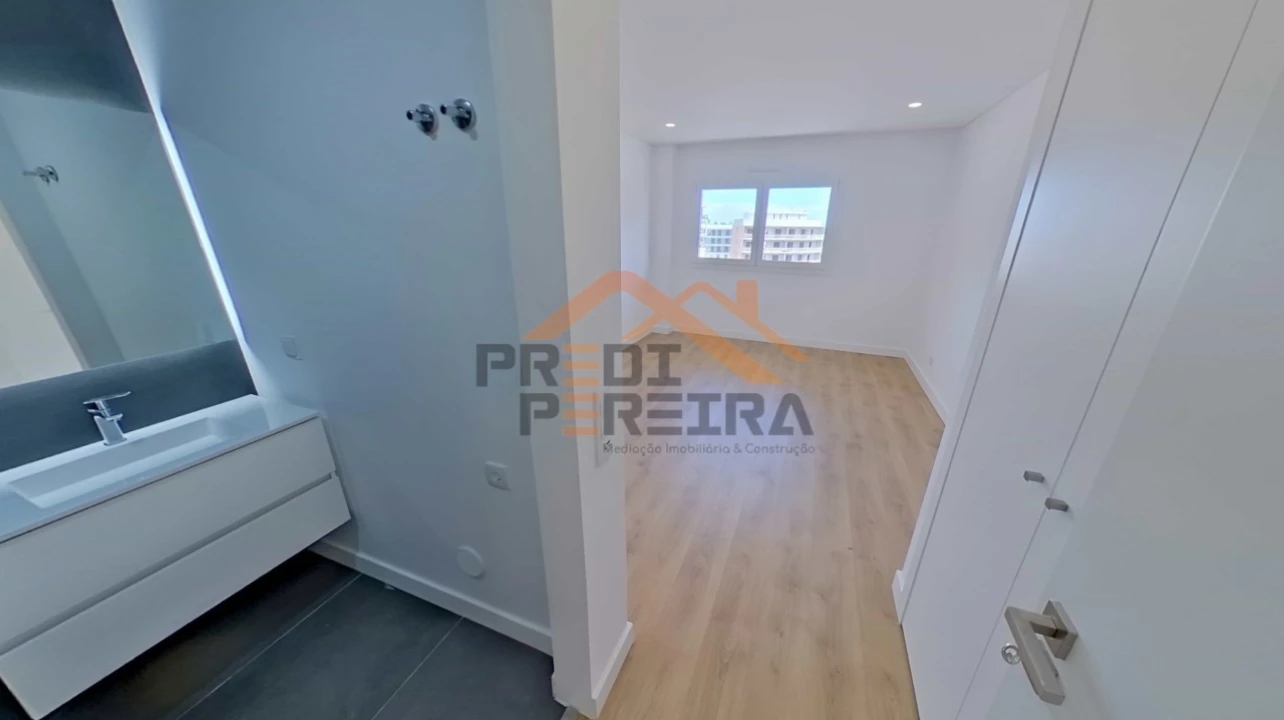 Apartamento T3 para Venda em Santo António dos Cavaleiros e Frielas Foto 11