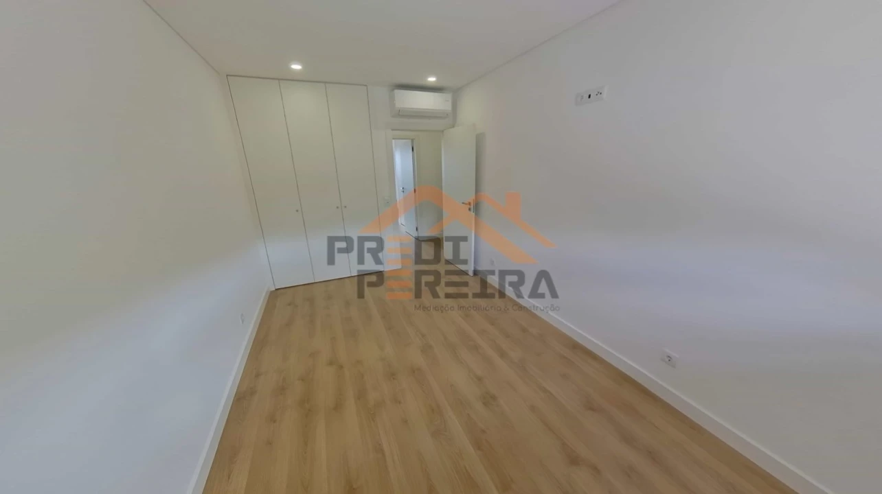 Apartamento T3 para Venda em Santo António dos Cavaleiros e Frielas Foto 16