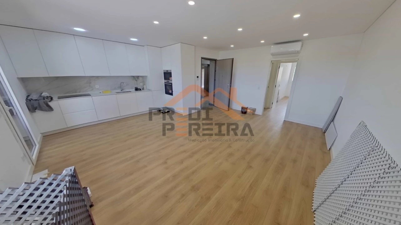 Apartamento T3 para Venda em Santo António dos Cavaleiros e Frielas Foto 17