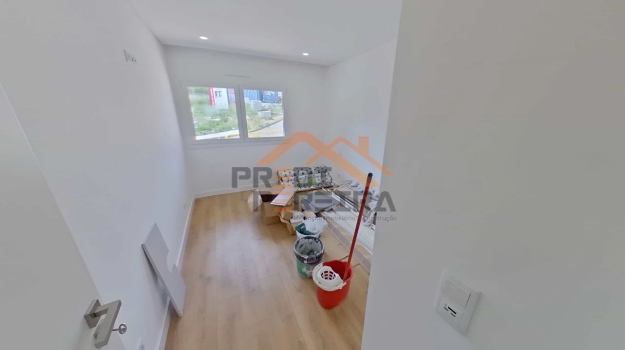 Apartamento T3 para Venda em Santo António dos Cavaleiros e Frielas Foto 20
