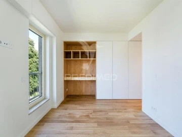 Apartamento T3 para Venda em Lordelo do Ouro e Massarelos