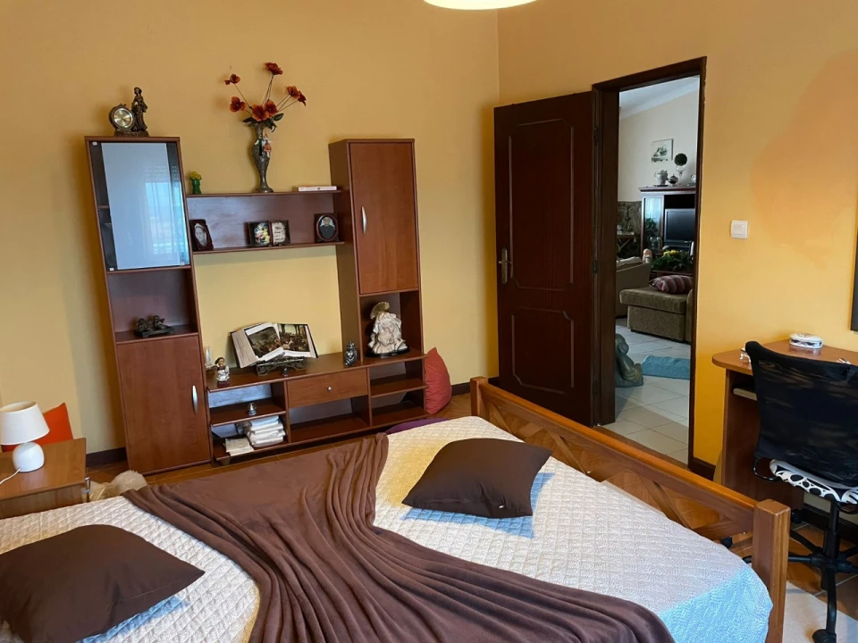 Prédio para Venda em Painho e Figueiros Foto 4