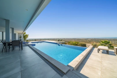 Moradia T3 para Venda em Santa Barbara de Nexe