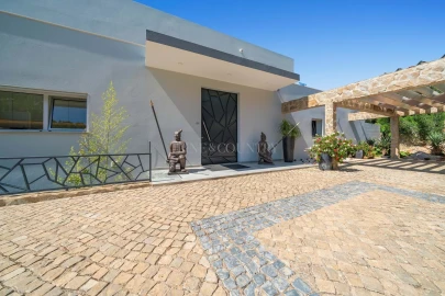 Moradia T3 para Venda em Santa Barbara de Nexe