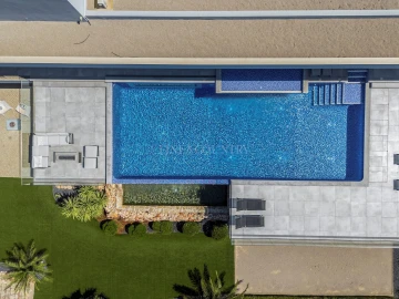 Moradia T3 para Venda em Santa Barbara de Nexe