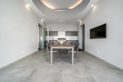 Moradia T3 para Venda em Santa Barbara de Nexe