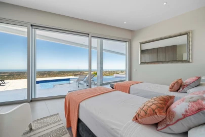 Moradia T3 para Venda em Santa Barbara de Nexe