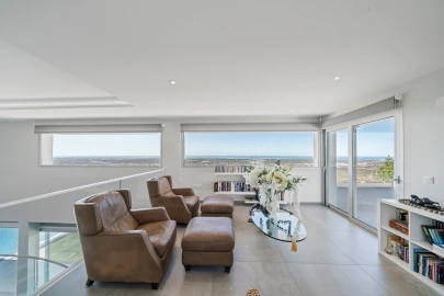 Moradia T3 para Venda em Santa Barbara de Nexe