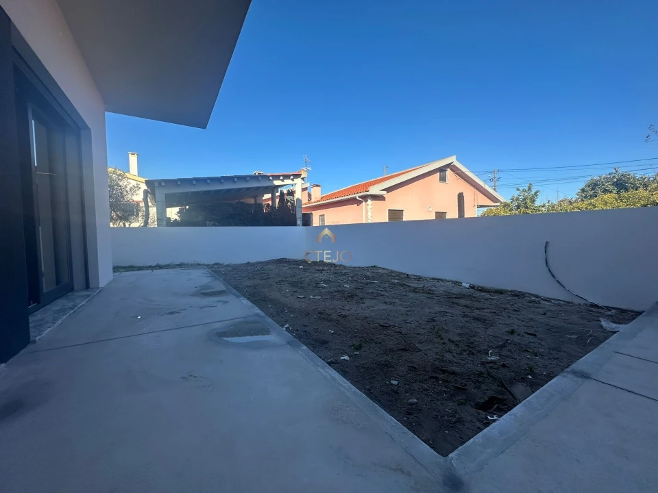 Moradia T4 para Venda em Quinta do Anjo Foto 21