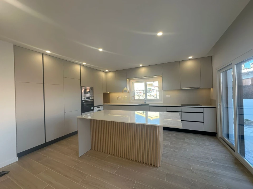 Moradia T4 para Venda em Quinta do Anjo Foto 4