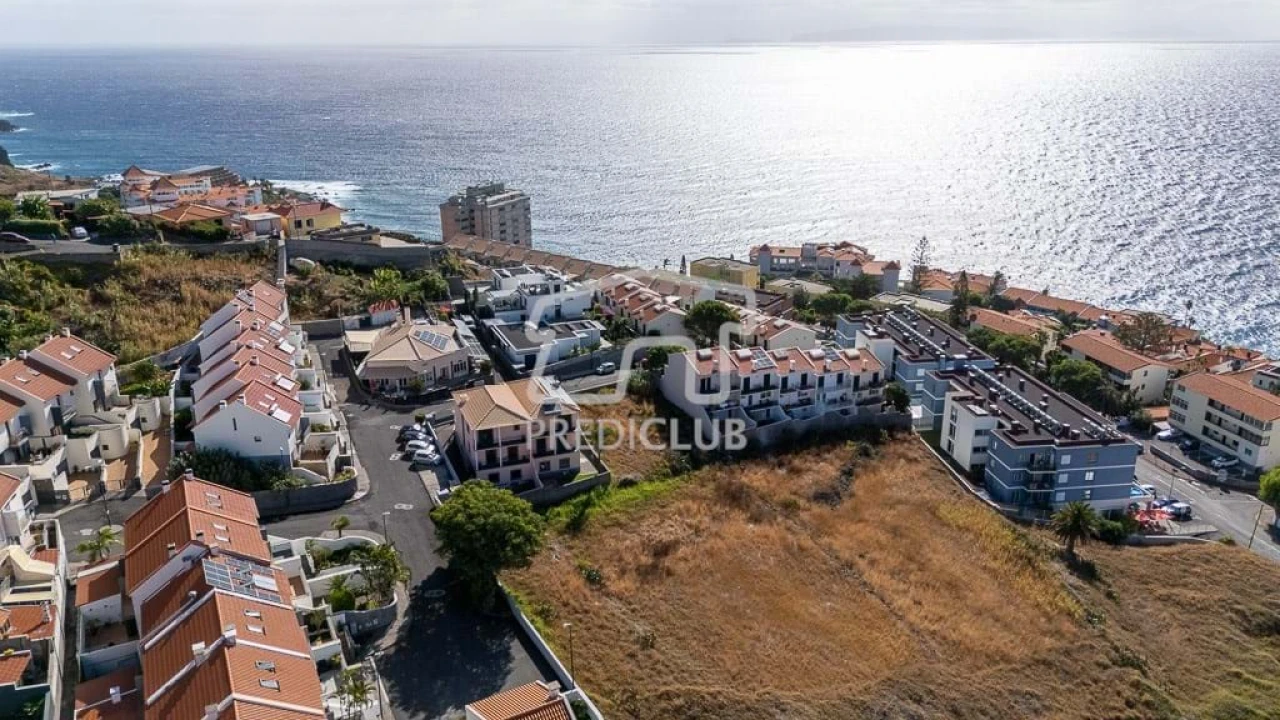 Terreno para Venda em Caniço Foto 1
