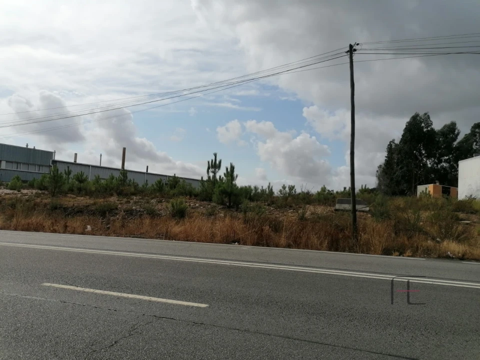 Terreno Comércio / Armazém para Venda em Fânzeres e São Pedro da Cova Foto 2