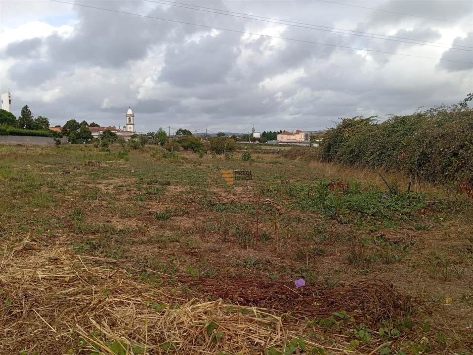 Terreno para Venda em Cidade da Maia Foto 18