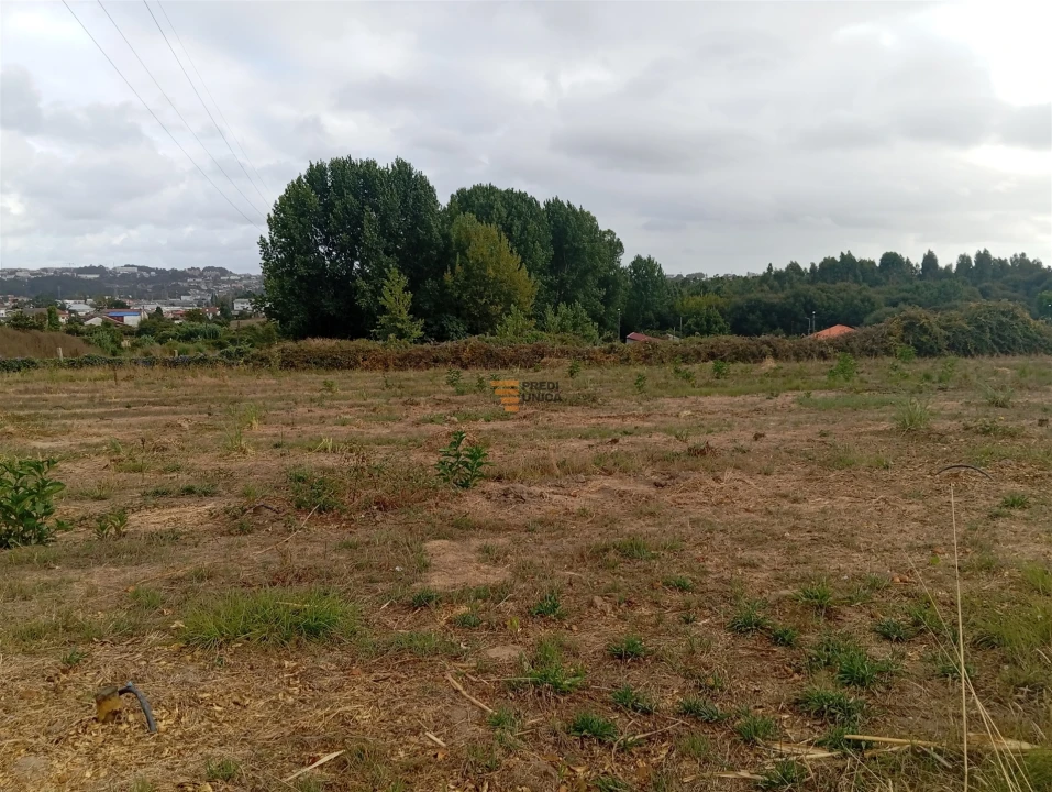 Terreno para Venda em Cidade da Maia Foto 3