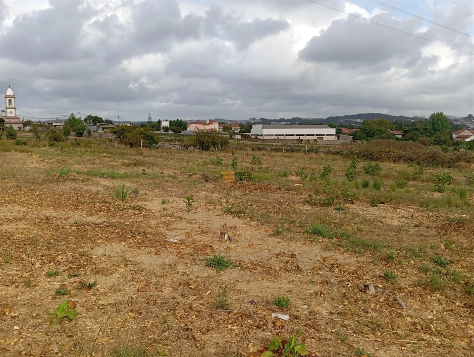 Terreno para Venda em Cidade da Maia Foto 6