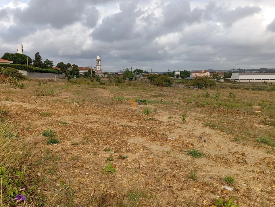 Terreno para Venda em Cidade da Maia Foto 8