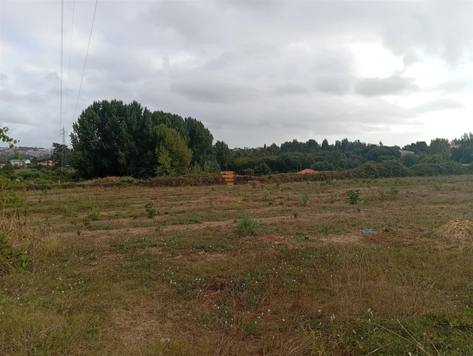 Terreno para Venda em Cidade da Maia Foto 2