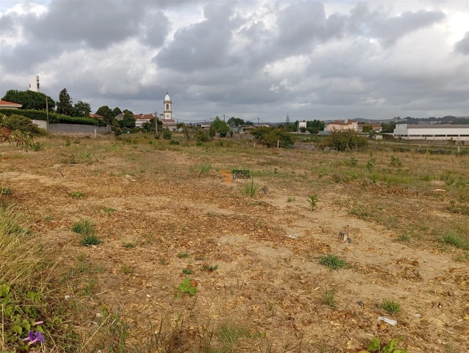 Terreno para Venda em Cidade da Maia Foto 8
