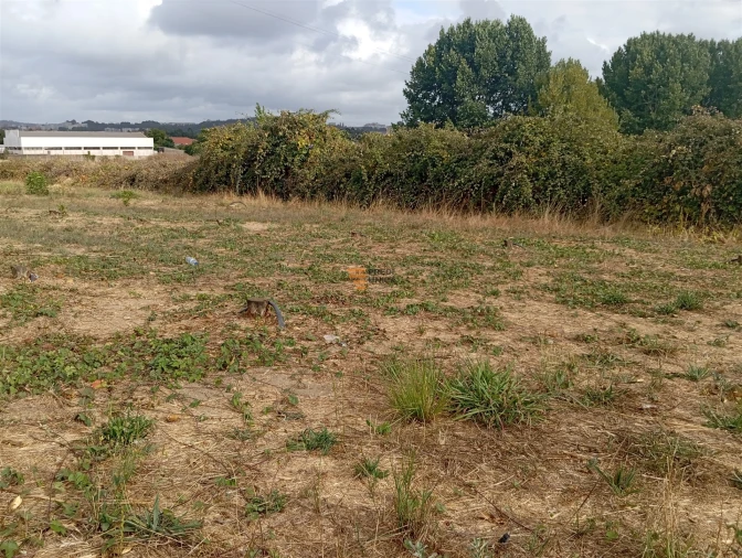 Terreno para Venda em Cidade da Maia Foto 11
