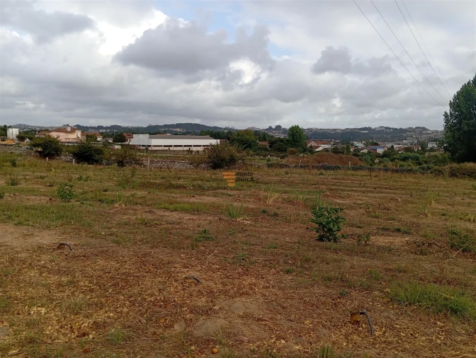 Terreno para Venda em Cidade da Maia Foto 4