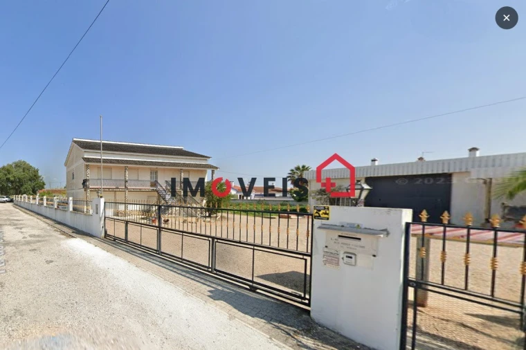 Moradia T5 para Venda em Vale de Santarem Foto 1