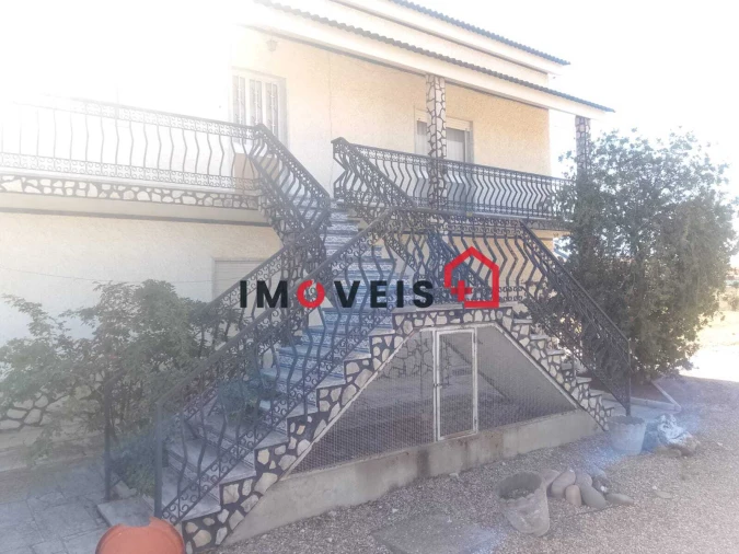 Moradia T5 para Venda em Vale de Santarem Foto 11