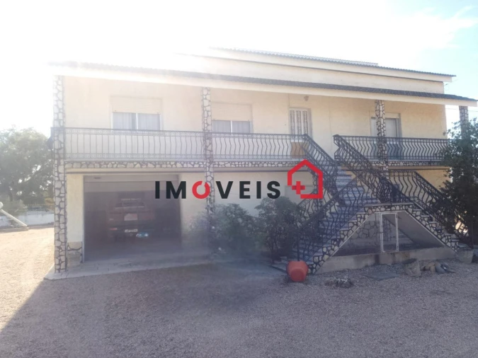 Moradia T5 para Venda em Vale de Santarem Foto 4