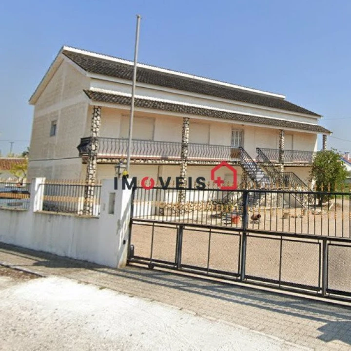 Moradia T5 para Venda em Vale de Santarem Foto 2