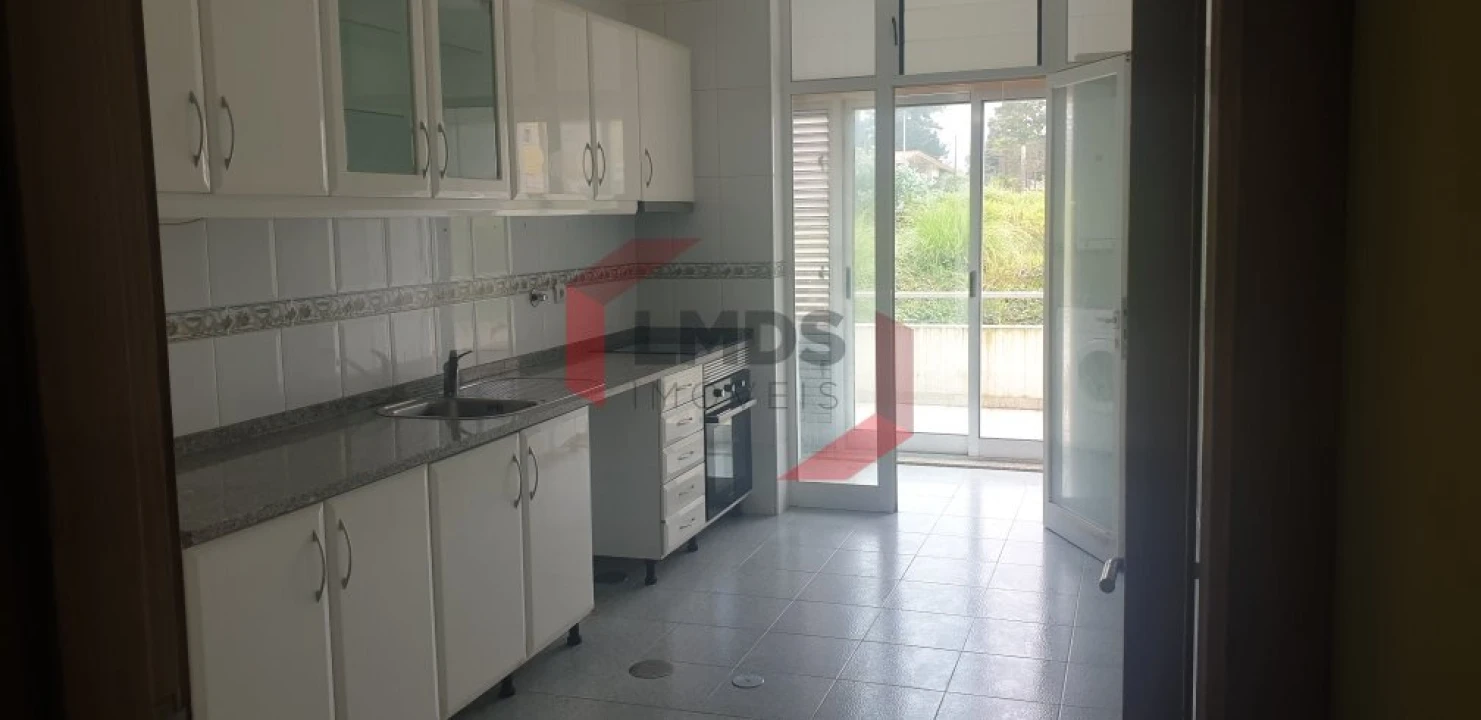 Apartamento T2 para Venda em Cidade da Maia Foto 13