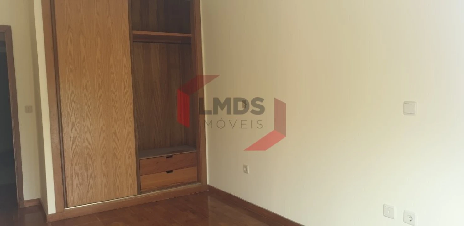 Apartamento T2 para Venda em Cidade da Maia Foto 18