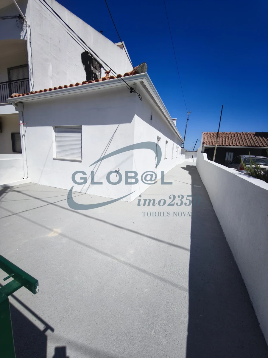 Moradia T0 para Venda em Torres Novas (Santa Maria, Salvador e Santiago) Foto 3