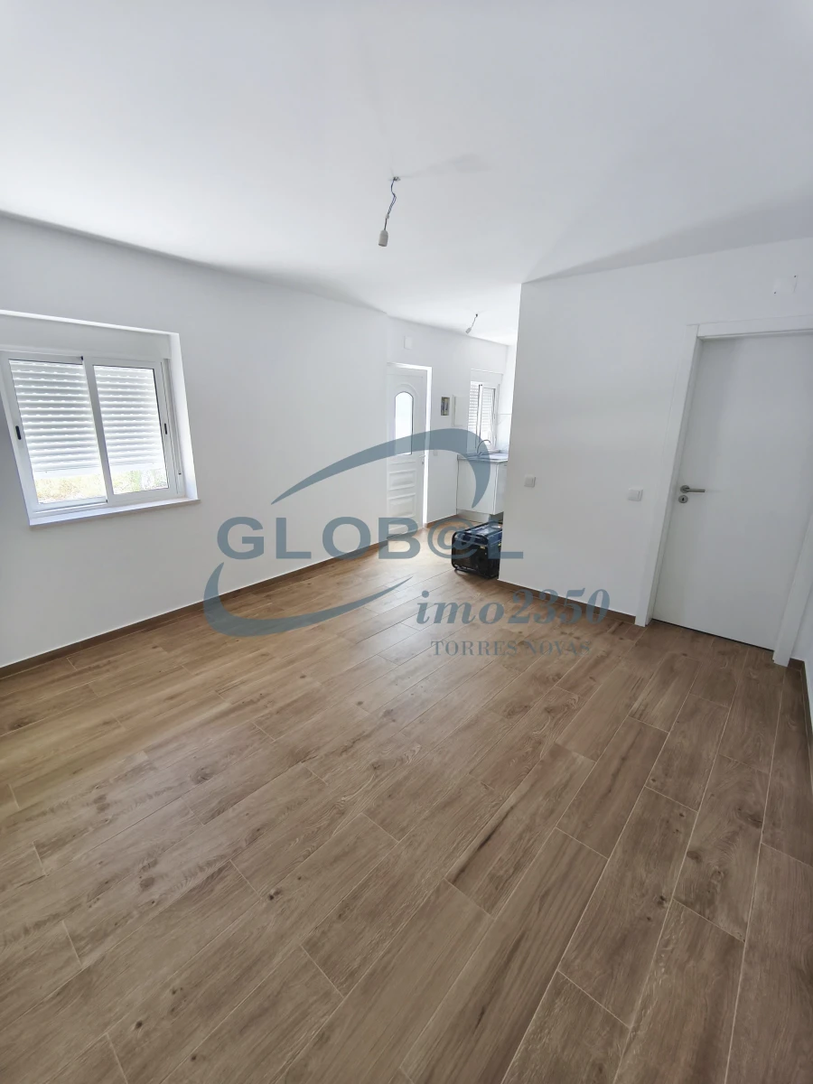 Moradia T0 para Venda em Torres Novas (Santa Maria, Salvador e Santiago) Foto 11