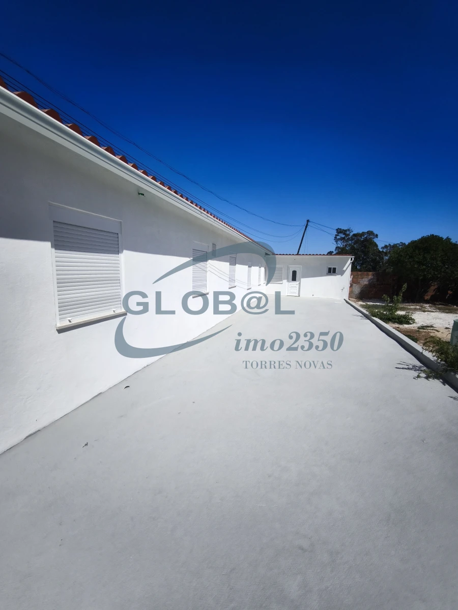 Moradia T0 para Venda em Torres Novas (Santa Maria, Salvador e Santiago) Foto 1
